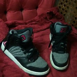 Girls Jordons size 6